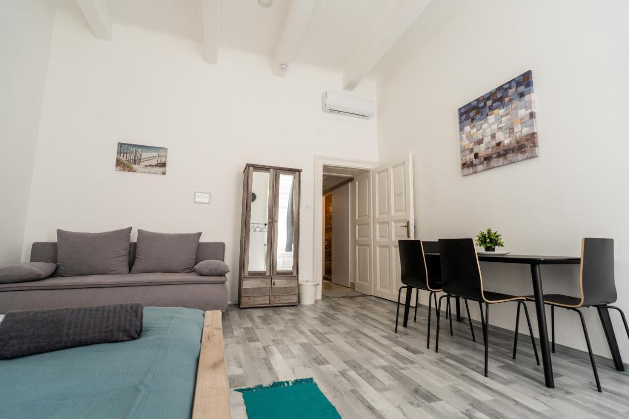 Seventh Heaven Apartment Budapest Bagian luar foto